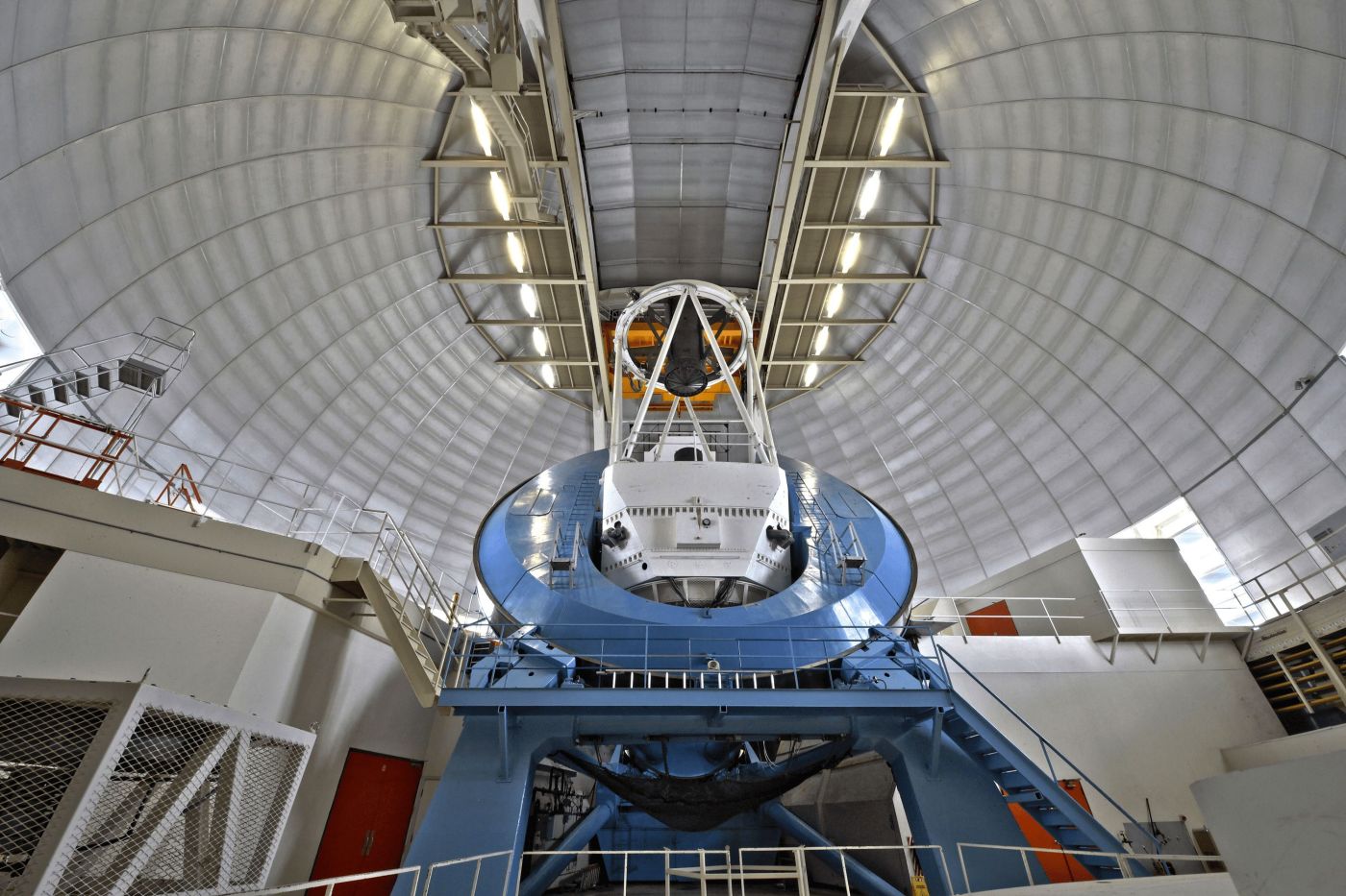 Mayall telescope on the inside. Credits: DESI. 