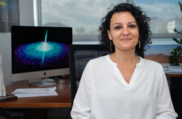 La investigadora Nanda Rea en el ICE-CSIC. Créditos: César Hernández/CSIC Comunicación.