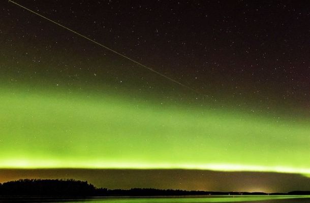 Detecció de FH1 amb una aurora boreal. Crèdits: Eloy Peña-Asensio et al.