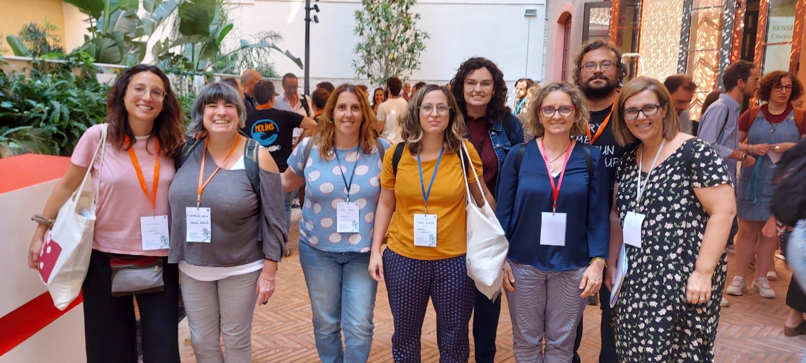 Personal ICE-CSIC i mestres de l'escola Gabriel Castellà i Raich després de la Nit de la Recerca 2023.