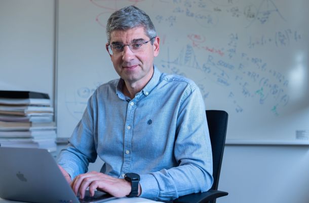 El director del Instituto de Estudios Espaciales de Cataluña (IEEC) e investigador del Instituto de Ciencias del Espacio (ICE-CSIC) Ignasi Ribas. Créditos: César Hernández/CSIC.