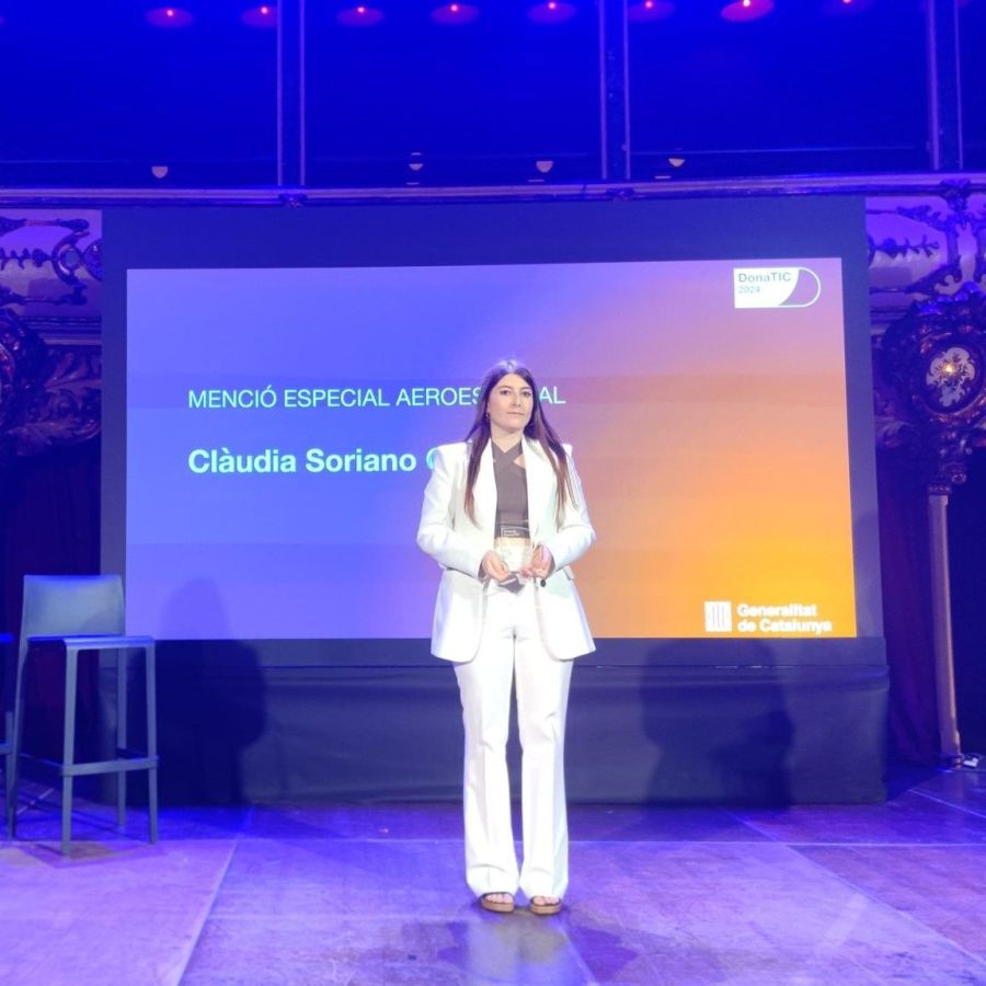 Researcher Clàudia Soriano received the DonaTIC 2024 award, special mention Aerospace, on 10 October 2024 at an event held in the Paloma room in Barcelona. Credits: Generalitat de Catalunya.
