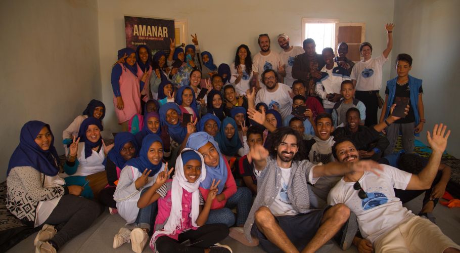 Group photo of school activities in the Saharawi refugee camps in 2019. Credits: GalileoMobile / Felipe Carelli.