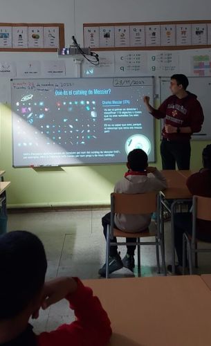 Diapositiva sobre la interacció de les galàxies