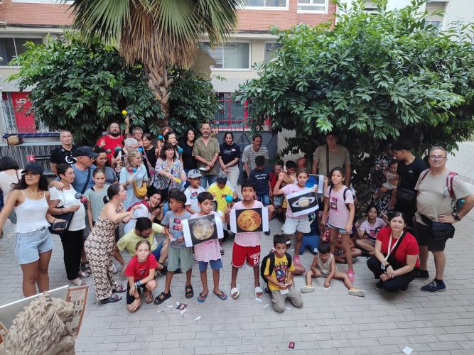Foto de l'observació solar a l'escola Gabriel Castellà i Raich.
