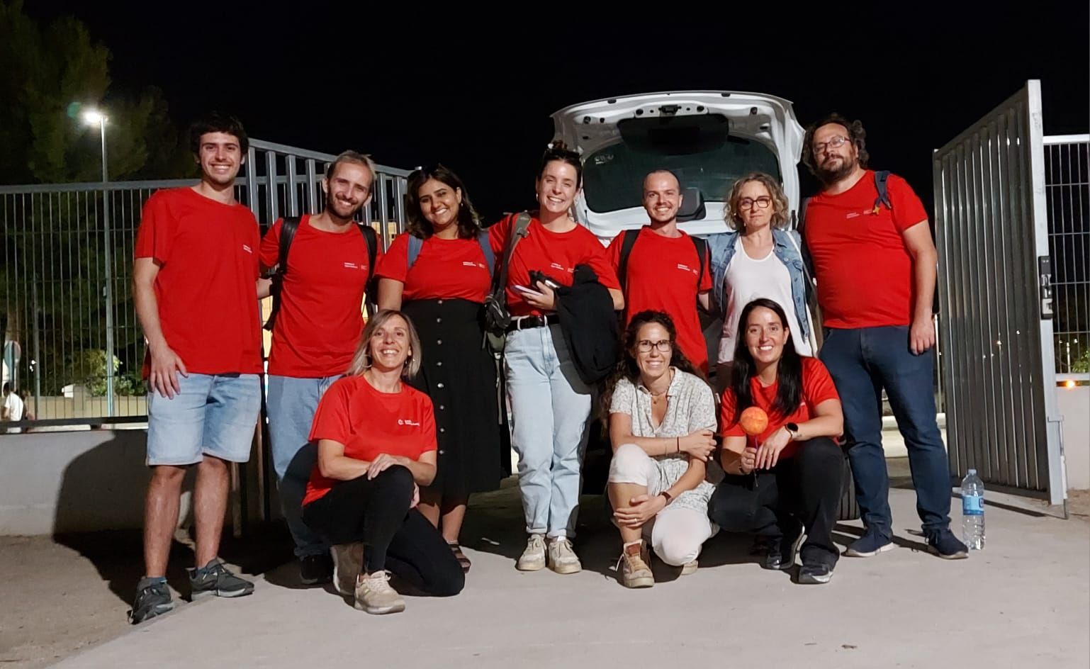 Personal ICE-CSIC i mestres de l'escola Gabriel Castellà i Raich després de la Nit de la Recerca 2023.