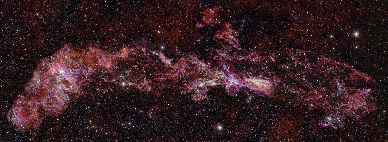 Largest ALMA image ever shows the molecular gas in the centre of the Milky Way. Credits: ALMA(ESO/NAOJ/NRAO)/S. Longmore et al. Background: ESO/D. Minniti et al.